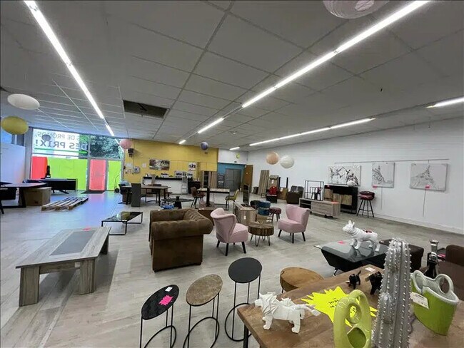 Plus de détails pour Local commercial à vendre