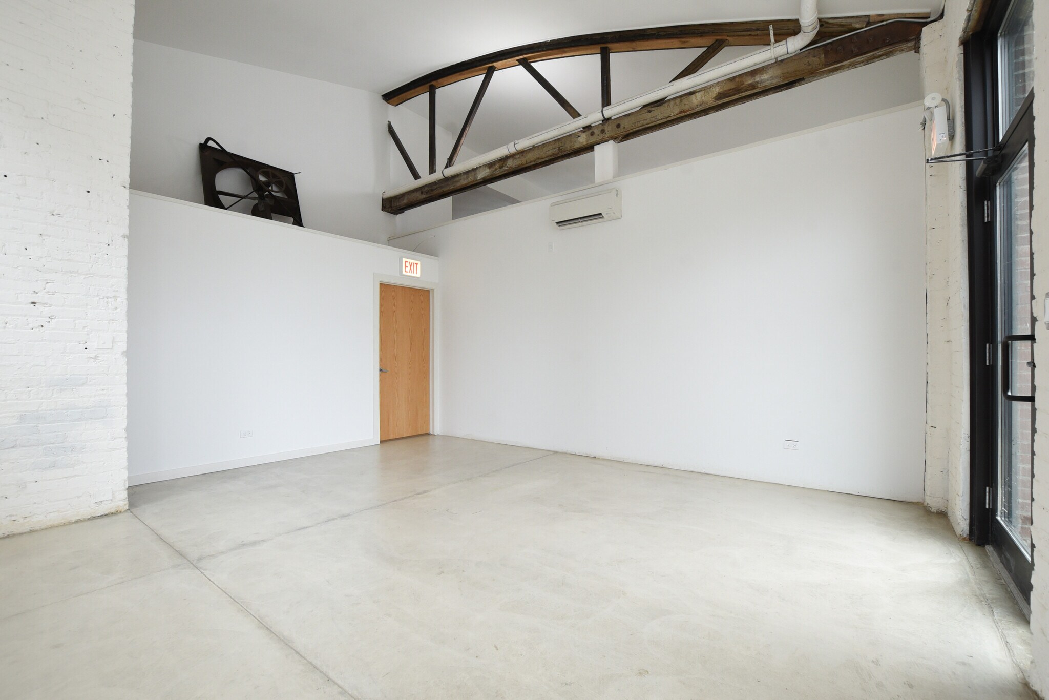 3801 W Fullerton Ave, Chicago, IL à louer Photo principale– Image 1 sur 9