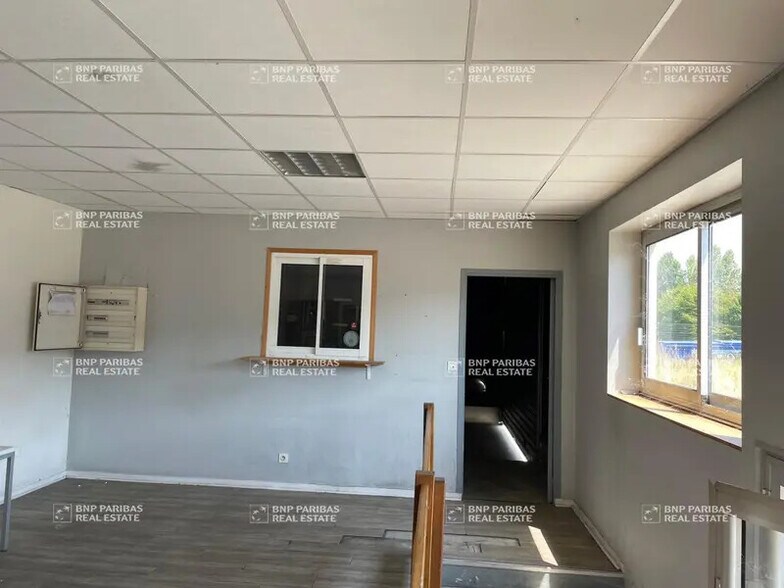 Local d'activités dans Ormes à vendre - Photo intérieure – Image 3 sur 12