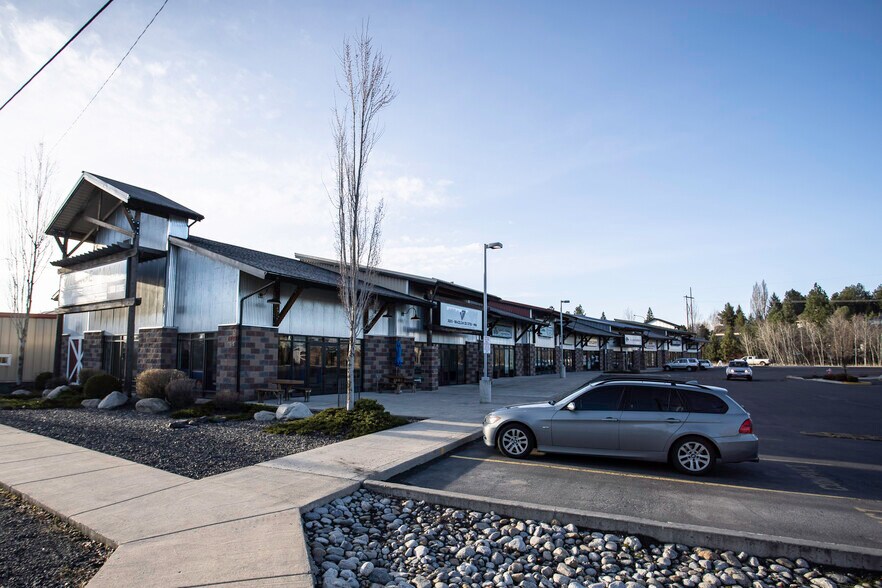 872 Troy Rd, Moscow, ID à louer - Photo de l’immeuble – Image 2 sur 5