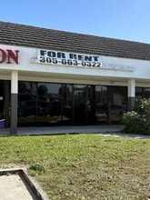 5424-5464 N University Dr, Lauderhill, FL à louer Photo de l’immeuble– Image 2 sur 6