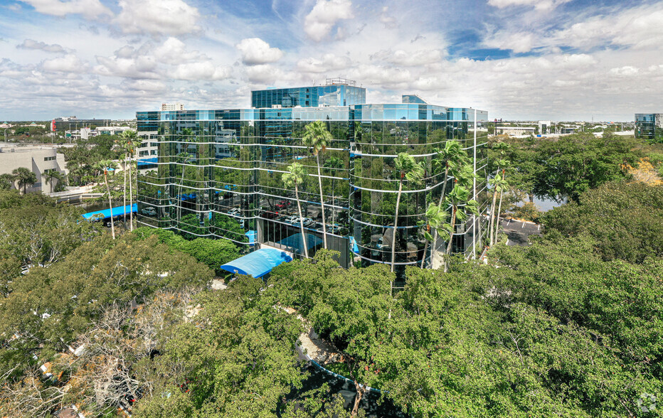 600 Corporate Dr, Fort Lauderdale, FL à louer - Photo de l’immeuble – Image 1 sur 6