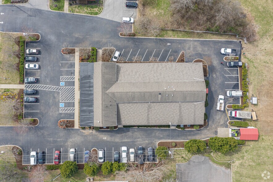 700 E Main St, Hendersonville, TN à louer - Photo de l’immeuble – Image 2 sur 4