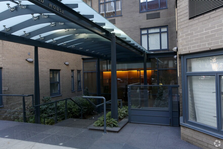170 E 77th St, New York, NY à vendre - Photo de l’immeuble – Image 3 sur 3