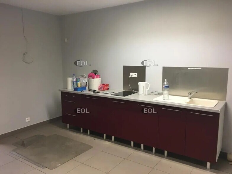 Local d'activités dans Orange à vendre - Photo intérieure – Image 3 sur 4