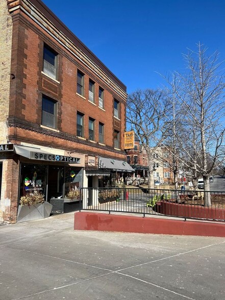 2200-2204 Hennepin Ave, Minneapolis, MN à vendre - Photo de l’immeuble – Image 2 sur 3