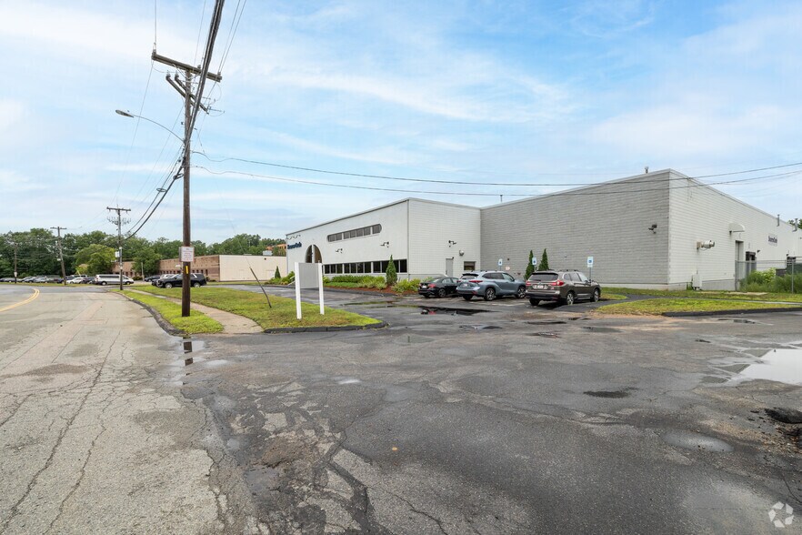 244 Vanderbilt Ave, Norwood, MA à louer - Photo de l’immeuble – Image 2 sur 4