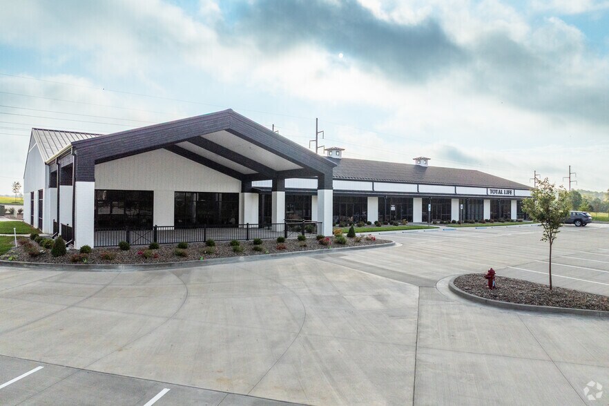 124 Ernest R. Kouma Blvd, Radcliff, KY à louer - Photo de l’immeuble – Image 2 sur 25