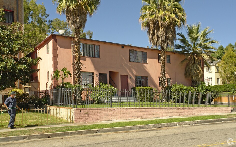 7000 Franklin Ave, Los Angeles, CA à vendre - Photo de l’immeuble – Image 2 sur 2
