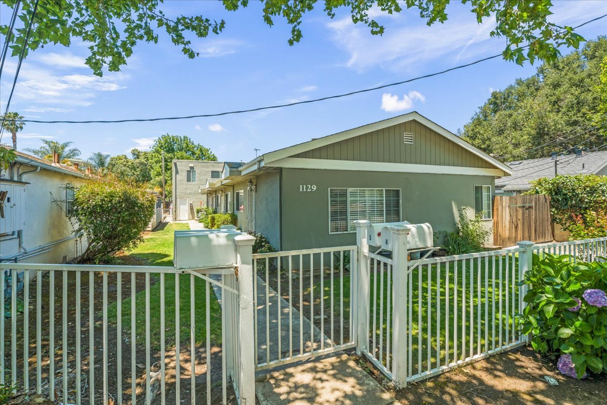 1129 Willow Rd, Menlo Park, CA à vendre Photo de l’immeuble– Image 1 sur 9
