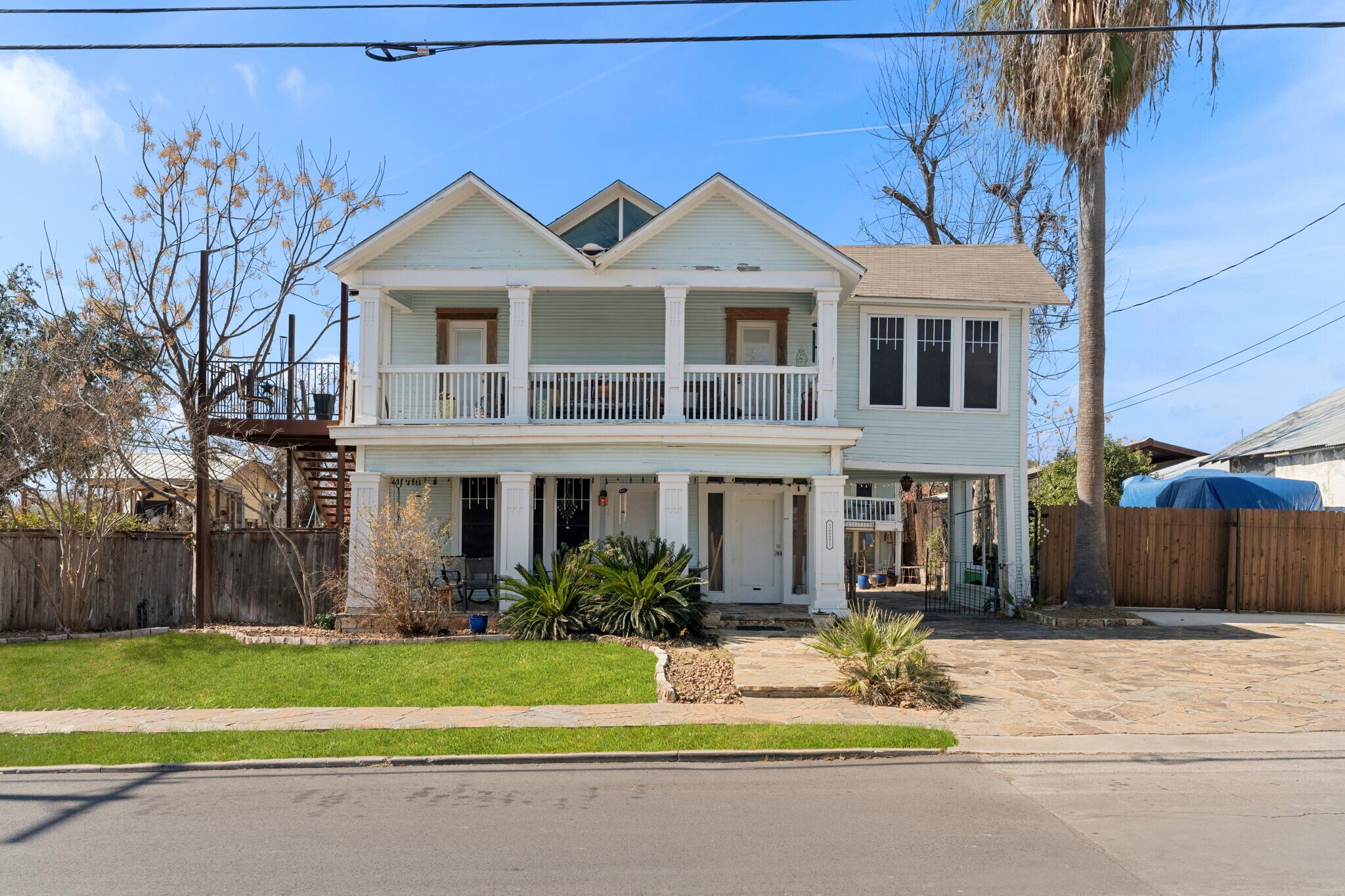 3221 N Flores St, San Antonio, TX à vendre Photo principale– Image 1 sur 47