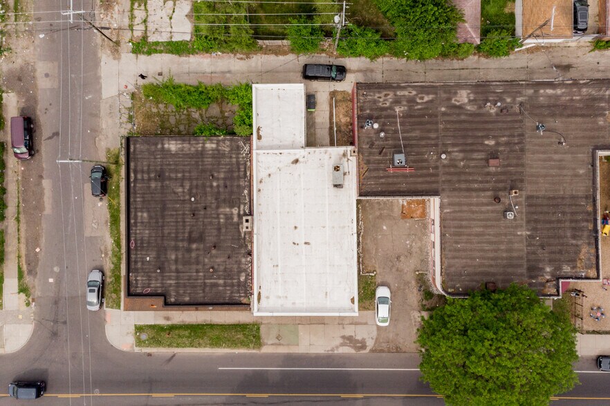 16813 Wyoming, Detroit, MI à vendre - Aérien – Image 2 sur 20