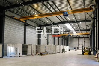 Local d’activités dans Genas à louer Photo de l’immeuble– Image 1 sur 3