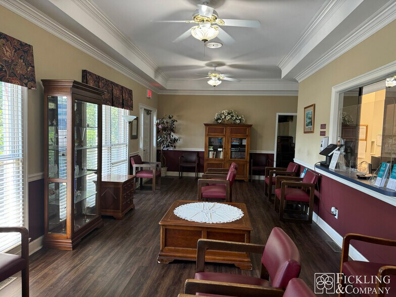 1217 Columbia Dr, Milledgeville, GA à vendre - Photo intérieure – Image 2 sur 18
