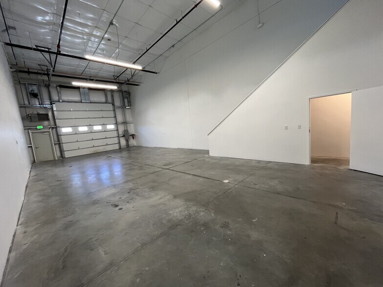 9235 Eastman Park Dr, Windsor, CO à louer - Photo de l’immeuble – Image 3 sur 18