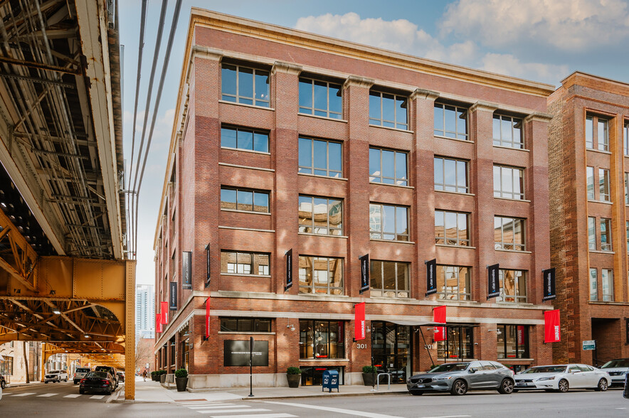 720 N Franklin St, Chicago, IL à louer - Photo de l’immeuble – Image 1 sur 24