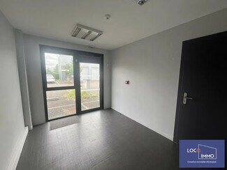 Plus de détails pour Local d'activités à louer