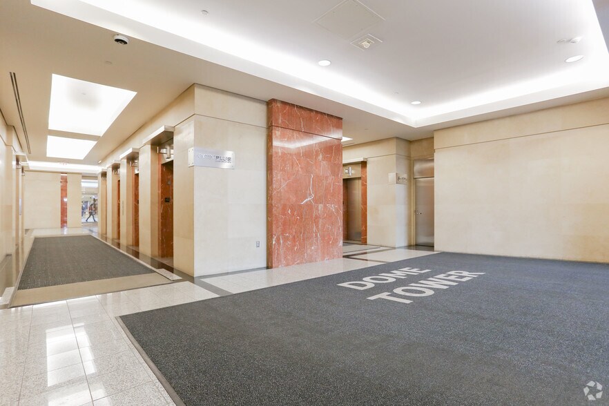 333 7 Av SW, Calgary, AB à louer - Hall d’entrée – Image 3 sur 9