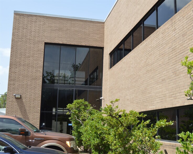 2441 Bartlett St, Houston, TX à vendre - Photo de l’immeuble – Image 2 sur 8