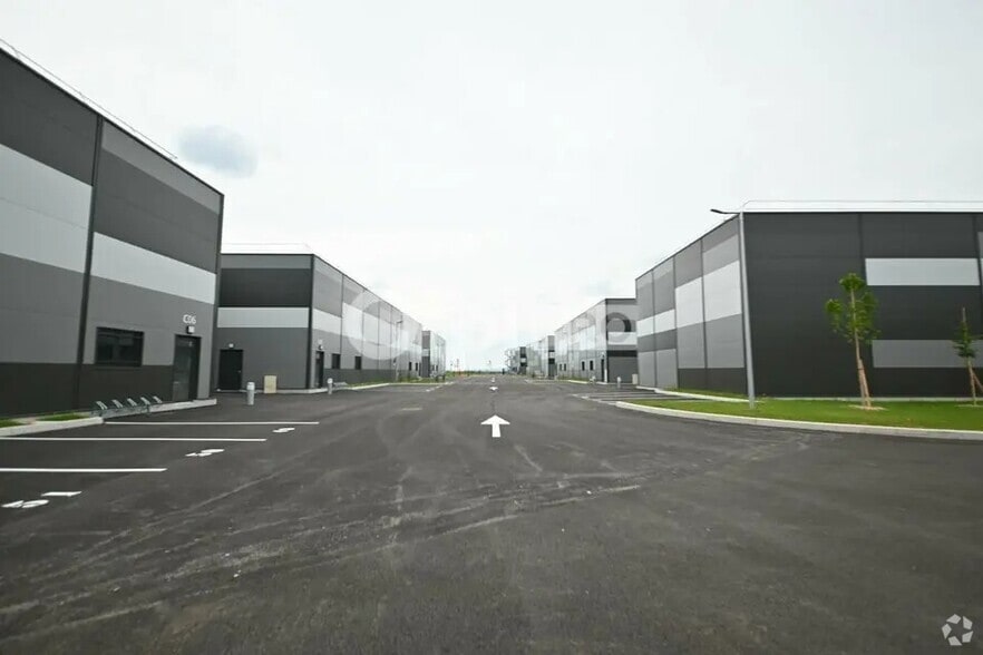 525 Chemin De Charpenay, Janneyrias à louer - Photo de l’immeuble – Image 1 sur 8