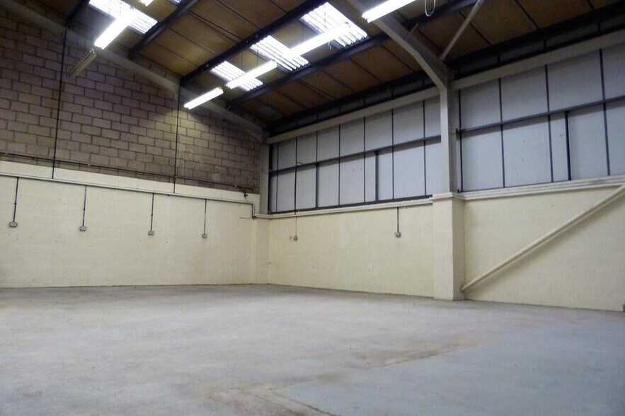 Dewsbury Rd, Stoke On Trent à louer - Photo de l’immeuble – Image 3 sur 5