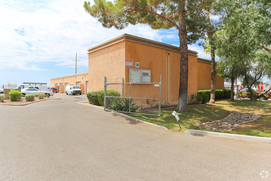 31 W Lone Cactus Dr, Phoenix, AZ à louer - Photo de l’immeuble – Image 1 sur 3