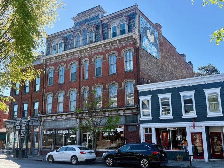 220 Main St, Saugerties, NY à vendre - Photo de l’immeuble – Image 3 sur 30