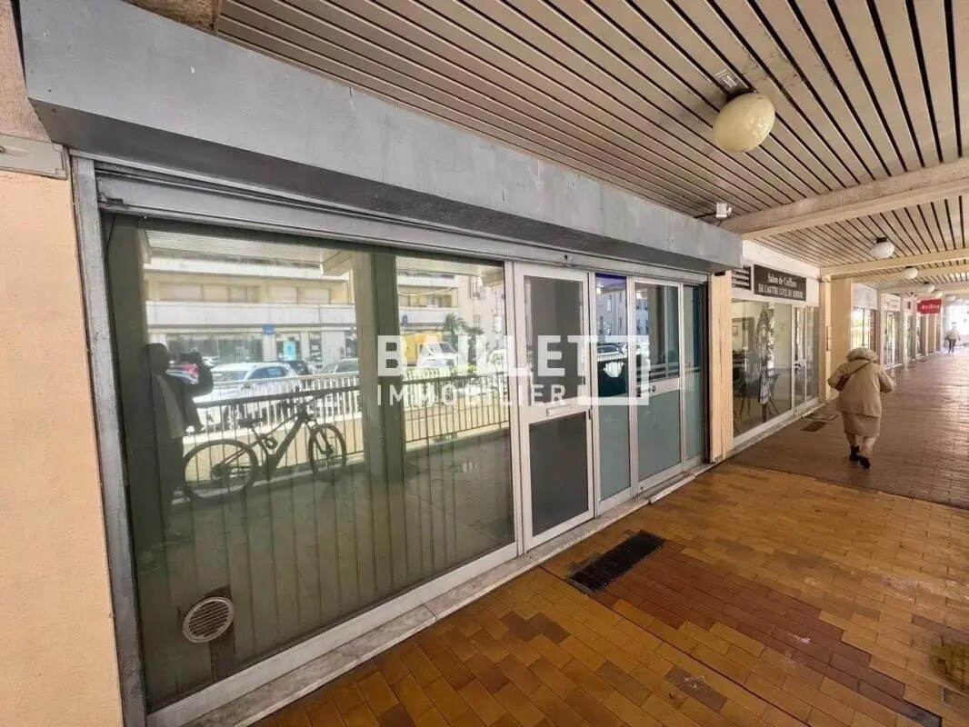 Local commercial dans Menton à louer Hall d’entrée– Image 1 sur 15