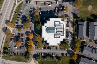 360 W Butterfield Rd, Elmhurst, IL - VUE AÉRIENNE  vue de carte - Image1
