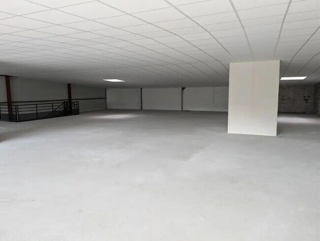 Plus de détails pour Local commercial à vendre