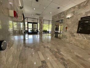 101 Conner Dr, Chapel Hill, NC à louer Hall d’entrée– Image 2 sur 11