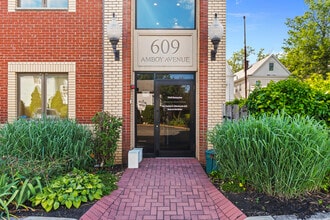 613 Amboy Ave, Perth Amboy, NJ à louer Photo de l’immeuble– Image 1 sur 17