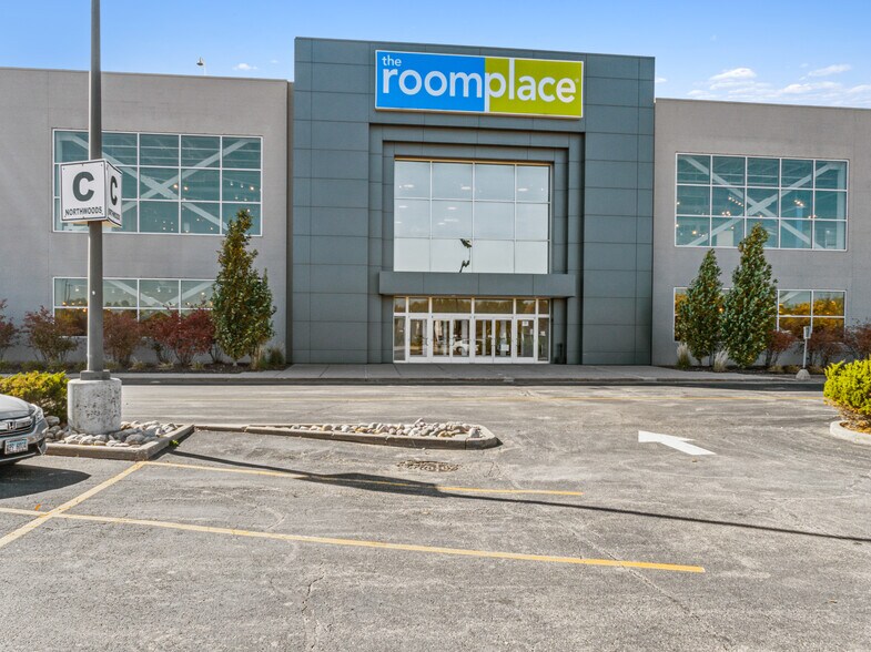 2200 W War Memorial Dr, Peoria, IL à louer - Photo de l’immeuble – Image 2 sur 6