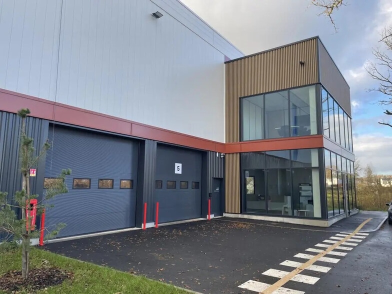 Local d’activités dans Sautron à louer - Photo de l’immeuble – Image 2 sur 12