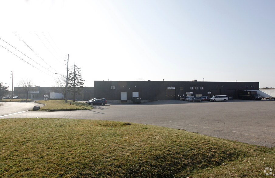 1290 Blundell Rd, Mississauga, ON à louer - Photo de l’immeuble – Image 2 sur 4