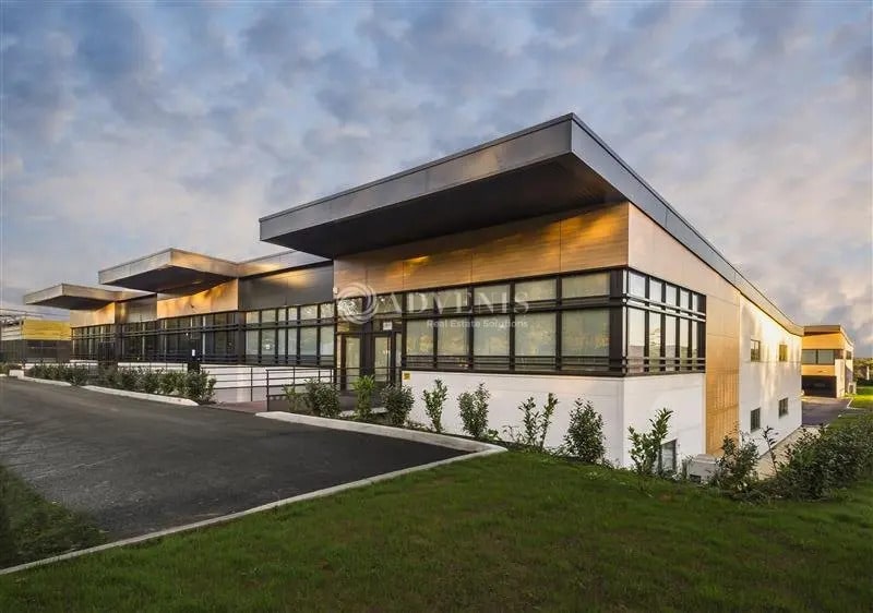 Local d’activités dans Bussy-Saint-Georges à louer Photo de l’immeuble– Image 1 sur 8