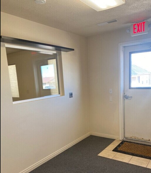 1200 Avenue E, Ely, NV à vendre - Hall d’entrée – Image 2 sur 19