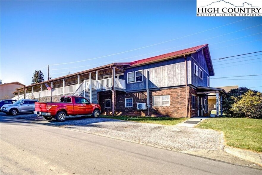 71 E Cheek St, Sparta, NC à vendre - Photo de l’immeuble – Image 3 sur 20