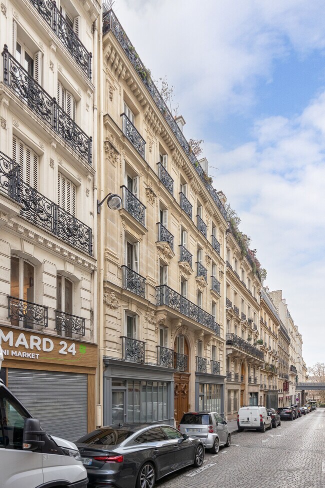Plus de détails pour 22 Rue Pierre Sémard, Paris - Local commercial à louer