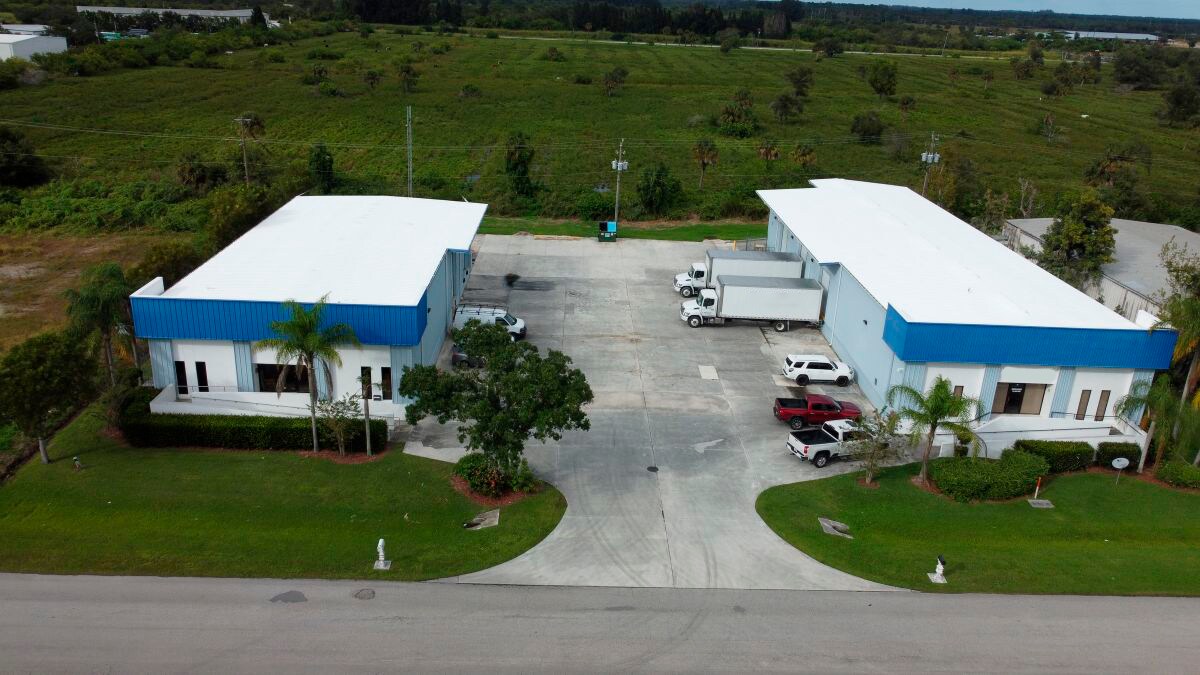 7328 Commercial Cir, Fort Pierce, FL à vendre Photo principale– Image 1 sur 9
