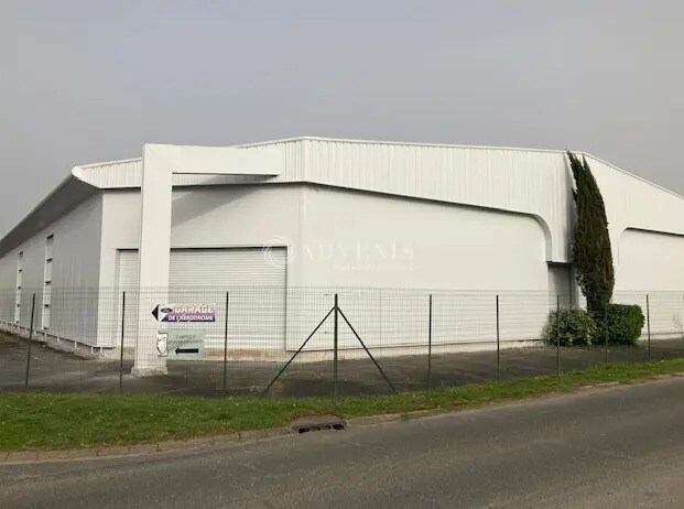 Industriel/Logistique dans Saint-Pantaléon-de-Larche à louer - Photo de l’immeuble – Image 1 sur 8