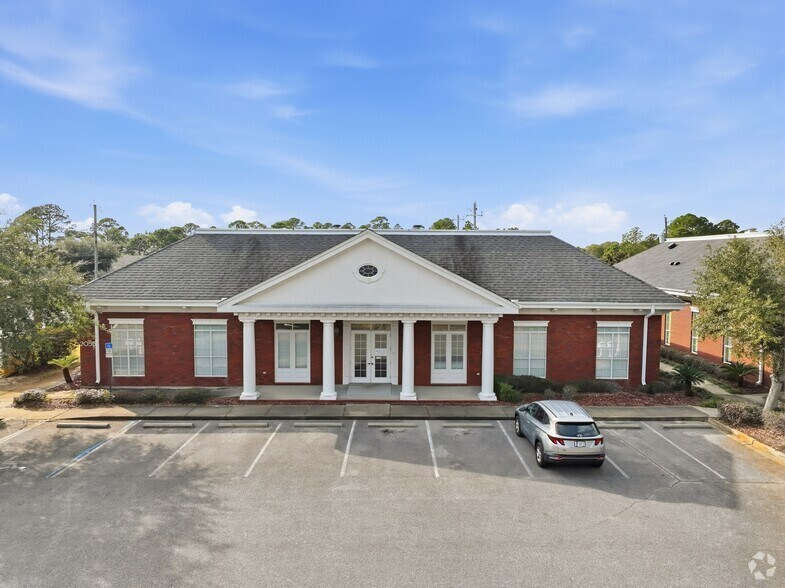 2053 Navarre Park Ln, Navarre, FL à vendre - Photo de l’immeuble – Image 2 sur 6