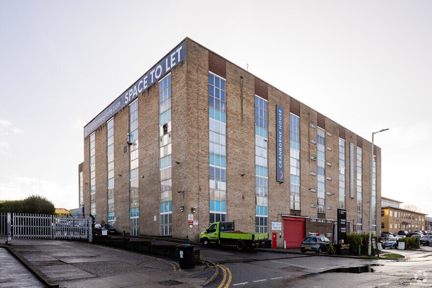 Cranborne Rd, Potters Bar à vendre - Photo de l’immeuble – Image 2 sur 2