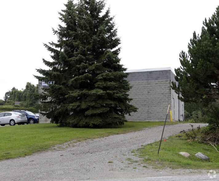 9 Progress Dr, Orillia, ON à louer - Photo de l’immeuble – Image 2 sur 2