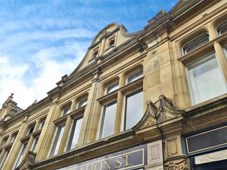 11 Corporation St, Dewsbury à louer - Photo de l’immeuble – Image 3 sur 8