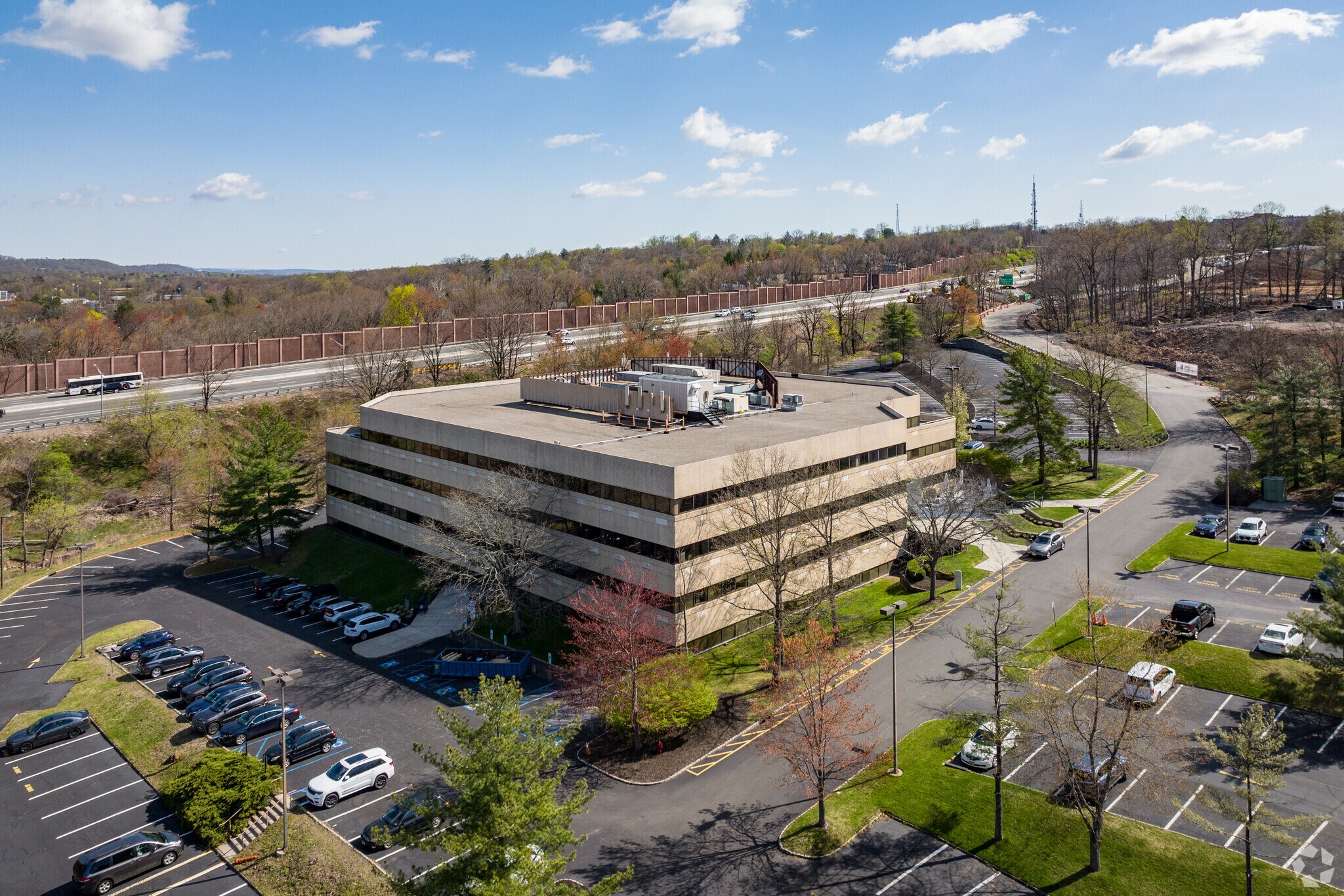 300 Executive Dr, West Orange, NJ à louer Aérien– Image 1 sur 17