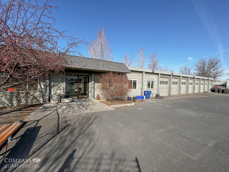 100 NE Hawthorne Ave, Bend, OR à louer - Photo de l’immeuble – Image 3 sur 3