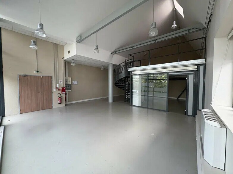 Bureau dans Lyon à louer - Photo de l’immeuble – Image 3 sur 12