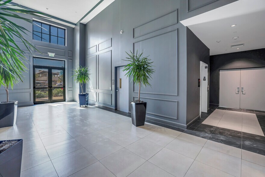 895 Central Ave, Saint Petersburg, FL à louer - Photo intérieure – Image 3 sur 19