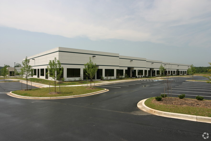 5851 Ammendale Rd, Beltsville, MD à louer - Photo de l’immeuble – Image 2 sur 9